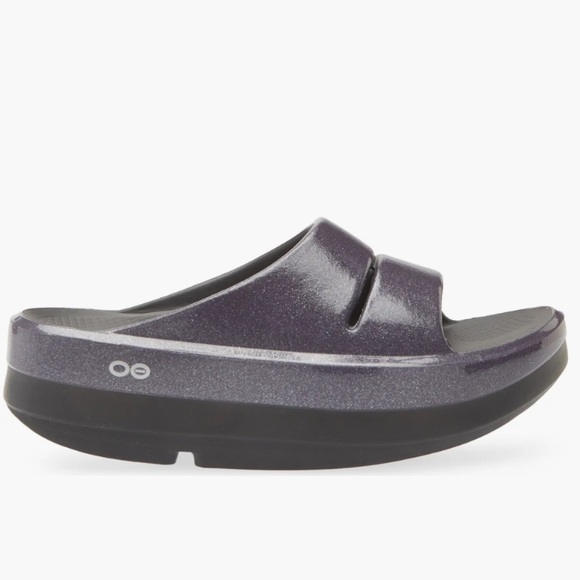 Retired OOFOS OOmega OOahh Sandal in Black and Purple Amethyst - a box included - Picture 3 of 11